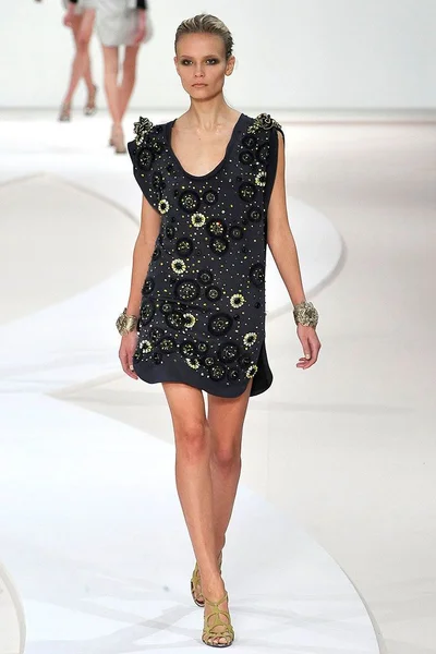 Look 3